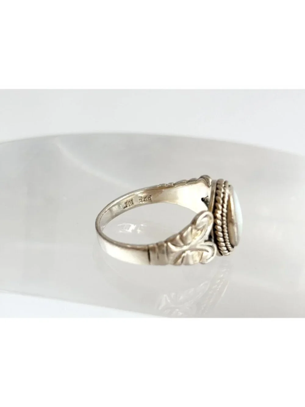 Mother of Pearl Stone Rope Frame Scroll Sterling Silver 925 Vintage Ring - sz 7